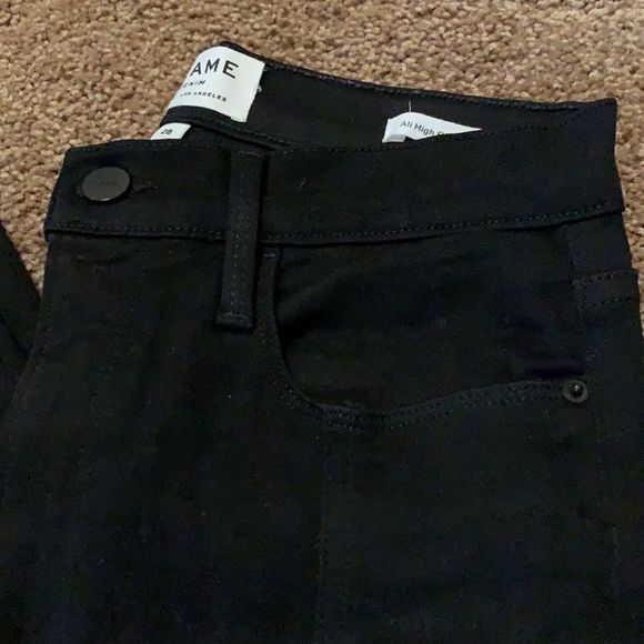 FRAME Denim - light edgy pleated front & perfectly designed slits formed ankle - Picture 5 of 15